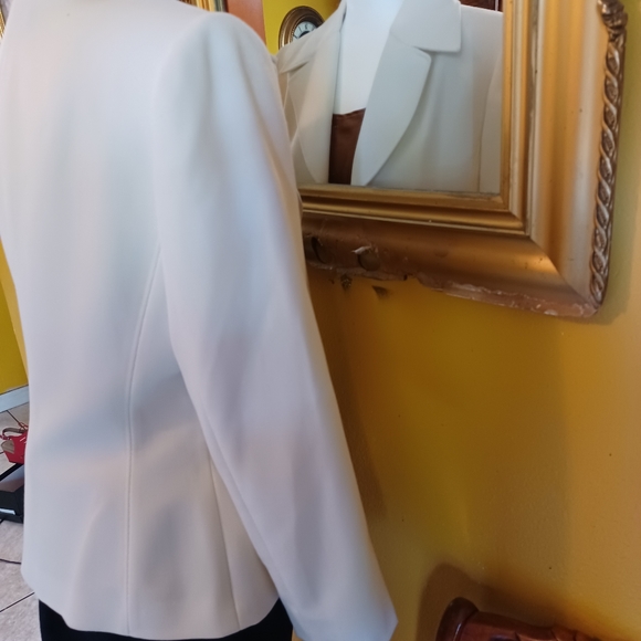 Tahari Spring Beige Blazer - Picture 5 of 6